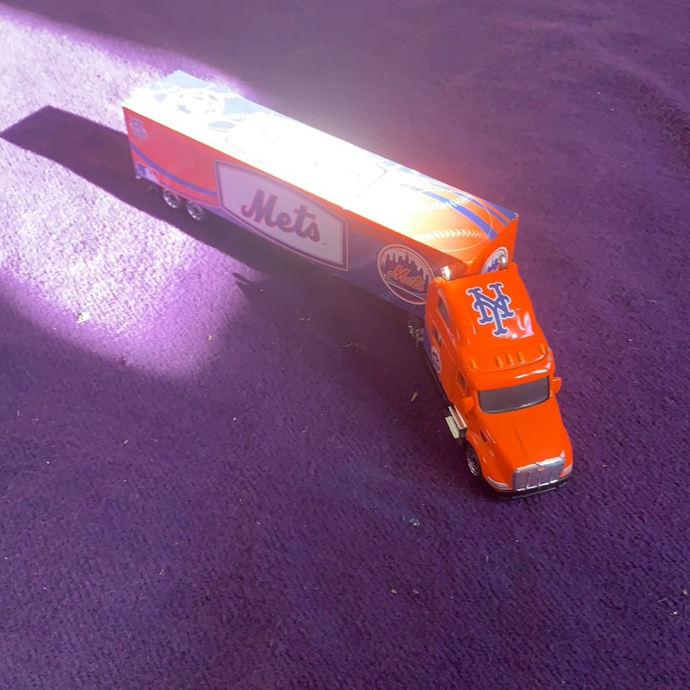 Selling Mets truck